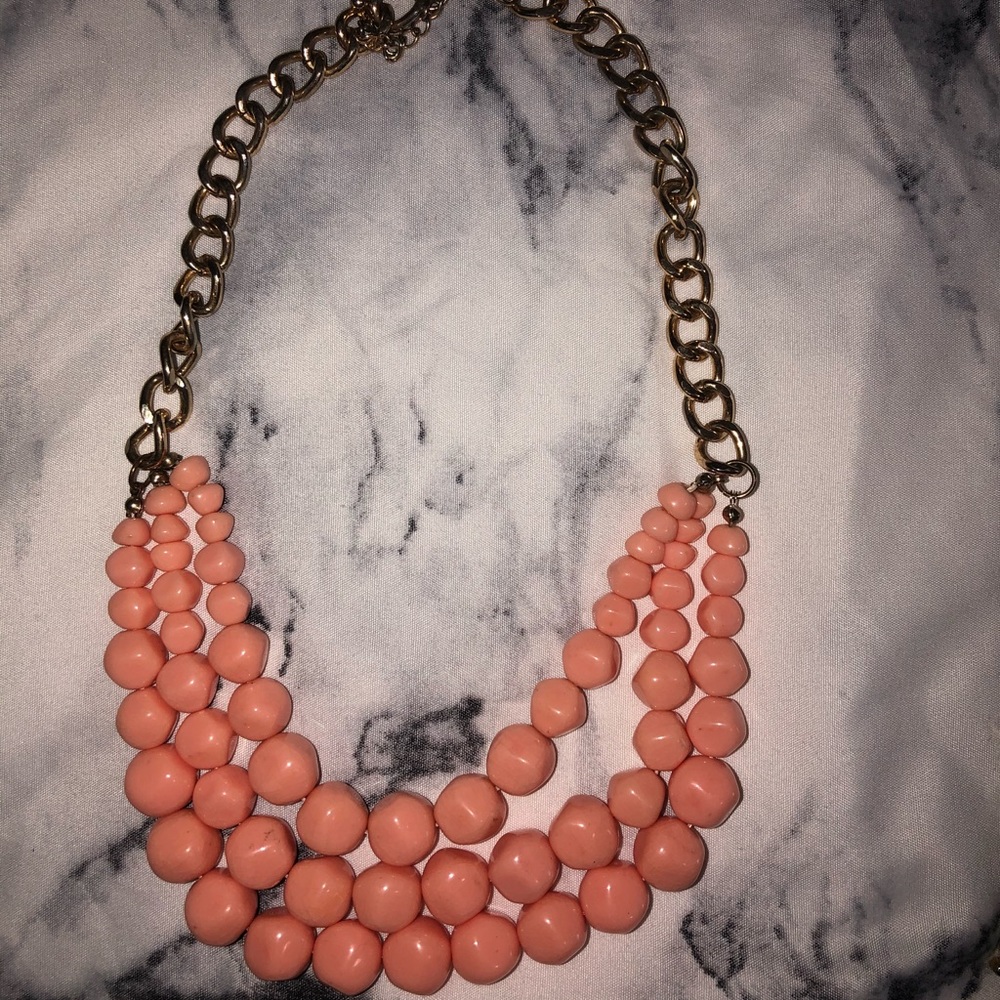 Women’s fashion necklace